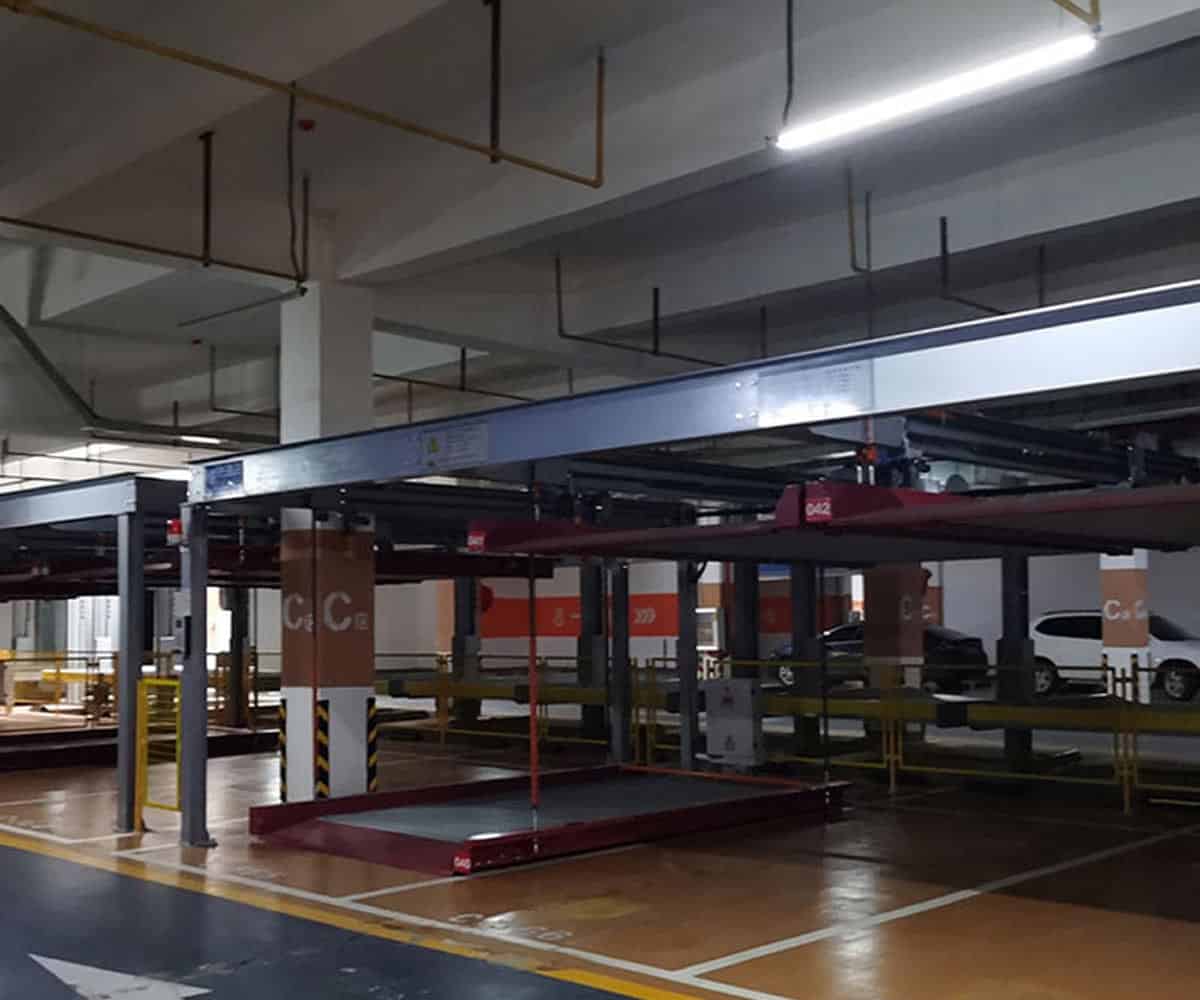 秦都立體停車庫的緊急出入口門與聯鎖裝置