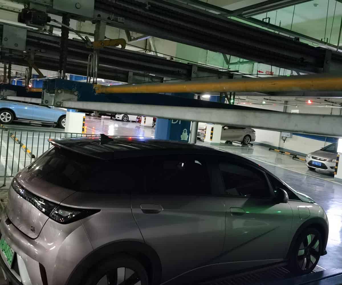 莊浪在立體車庫里面停車安全嗎